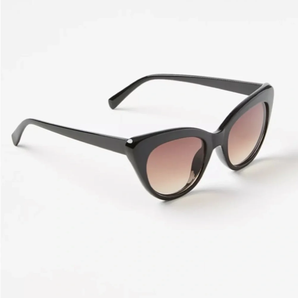 LOFT NWT Vintage Inspired Cateye‎ Sunglasses - Black